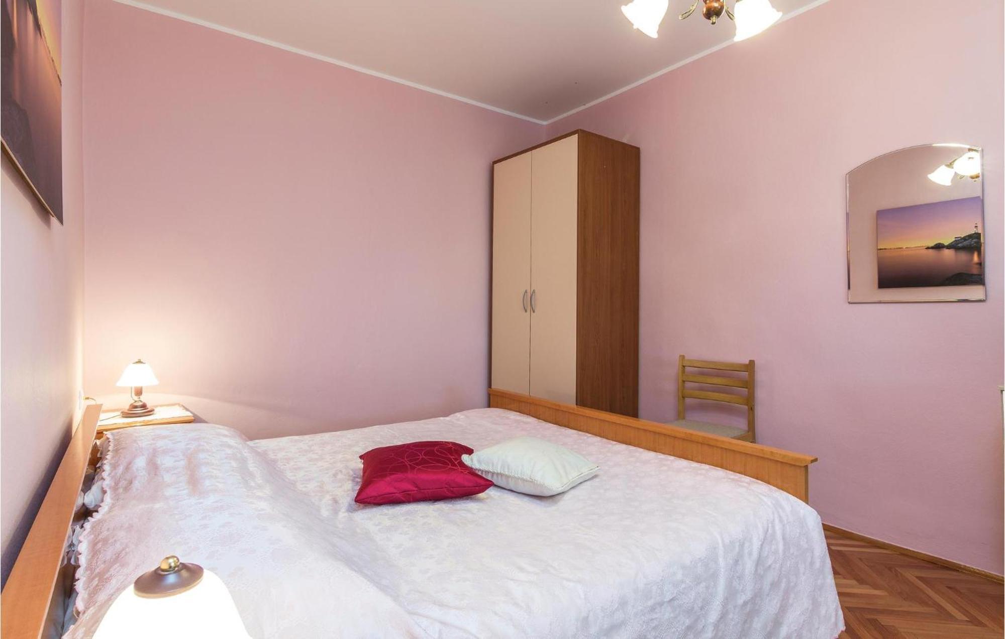 Cozy Apartment In Pican With Kitchen Экстерьер фото