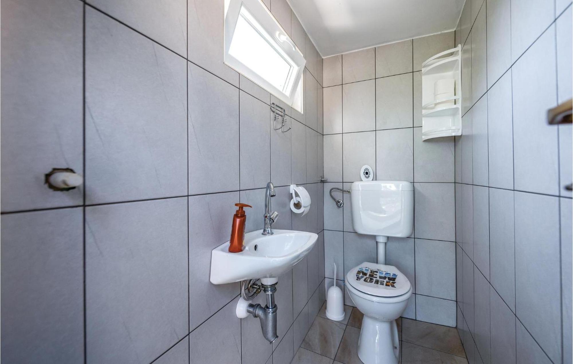 Cozy Apartment In Pican With Kitchen Экстерьер фото